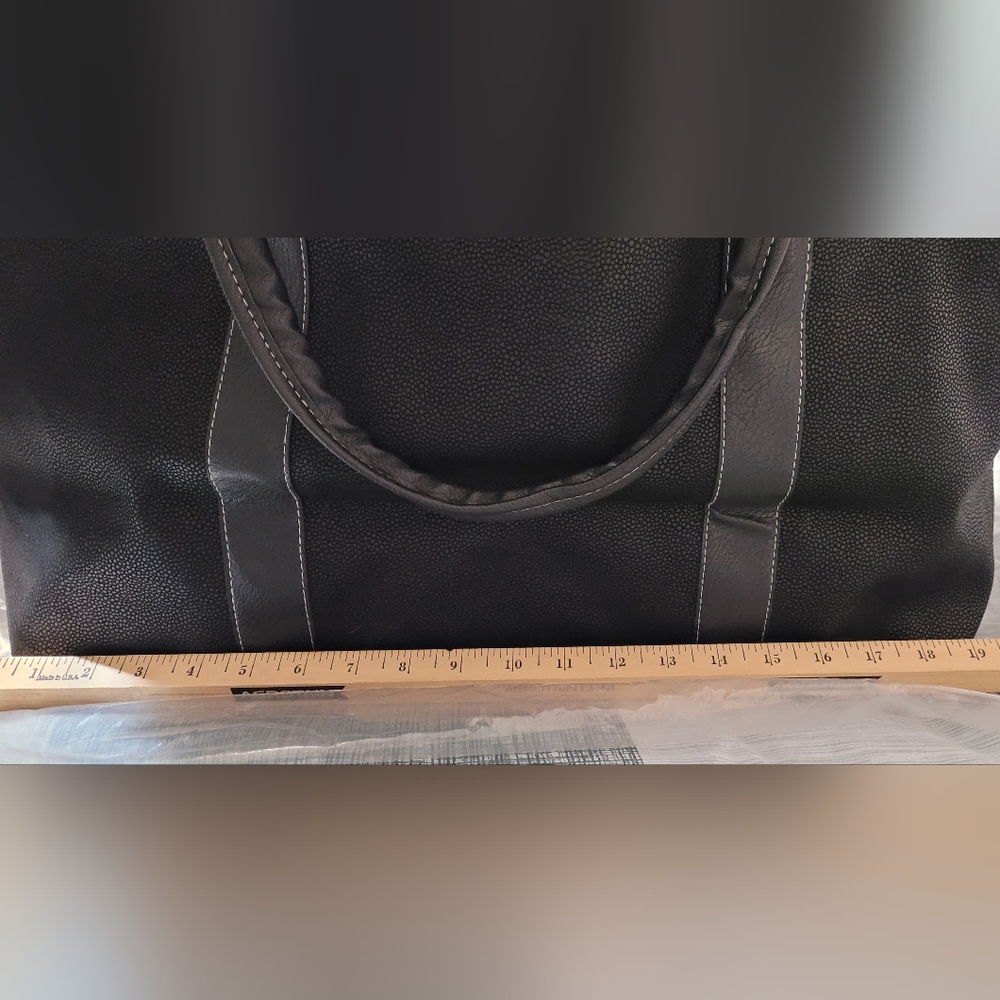 Matching Travel Bag and Toiletries Bag - Picture 6 of 8